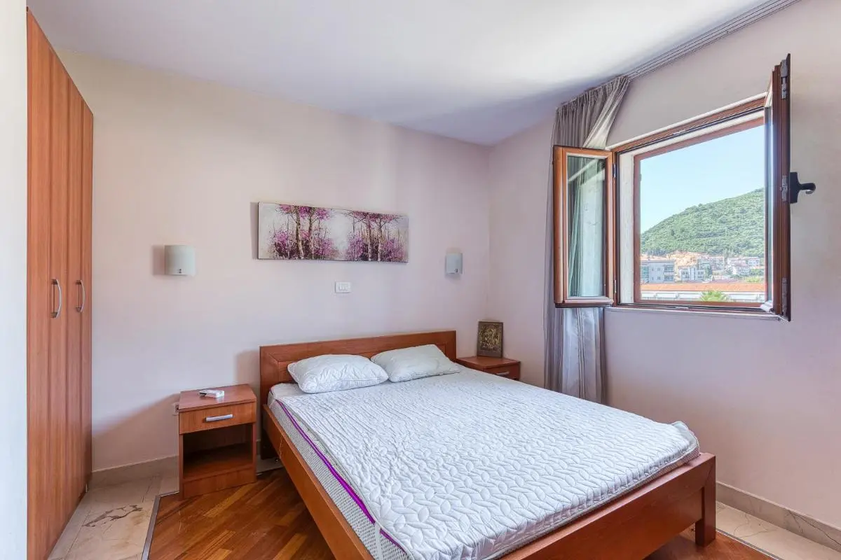 Image 5 of Sunny City Centre Suite