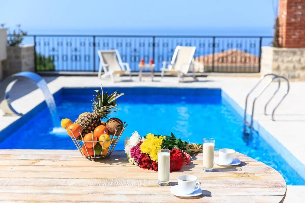 Image 4 of Sunny Villa Violet