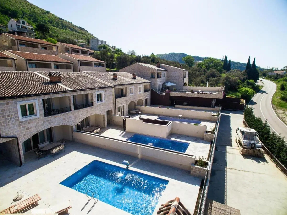 Image 3 of Sunny Villa Violet