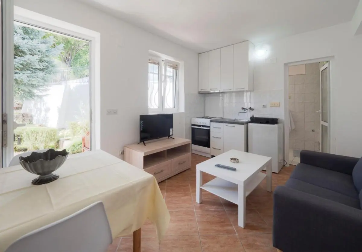 Image 3 of Tomy Garden House