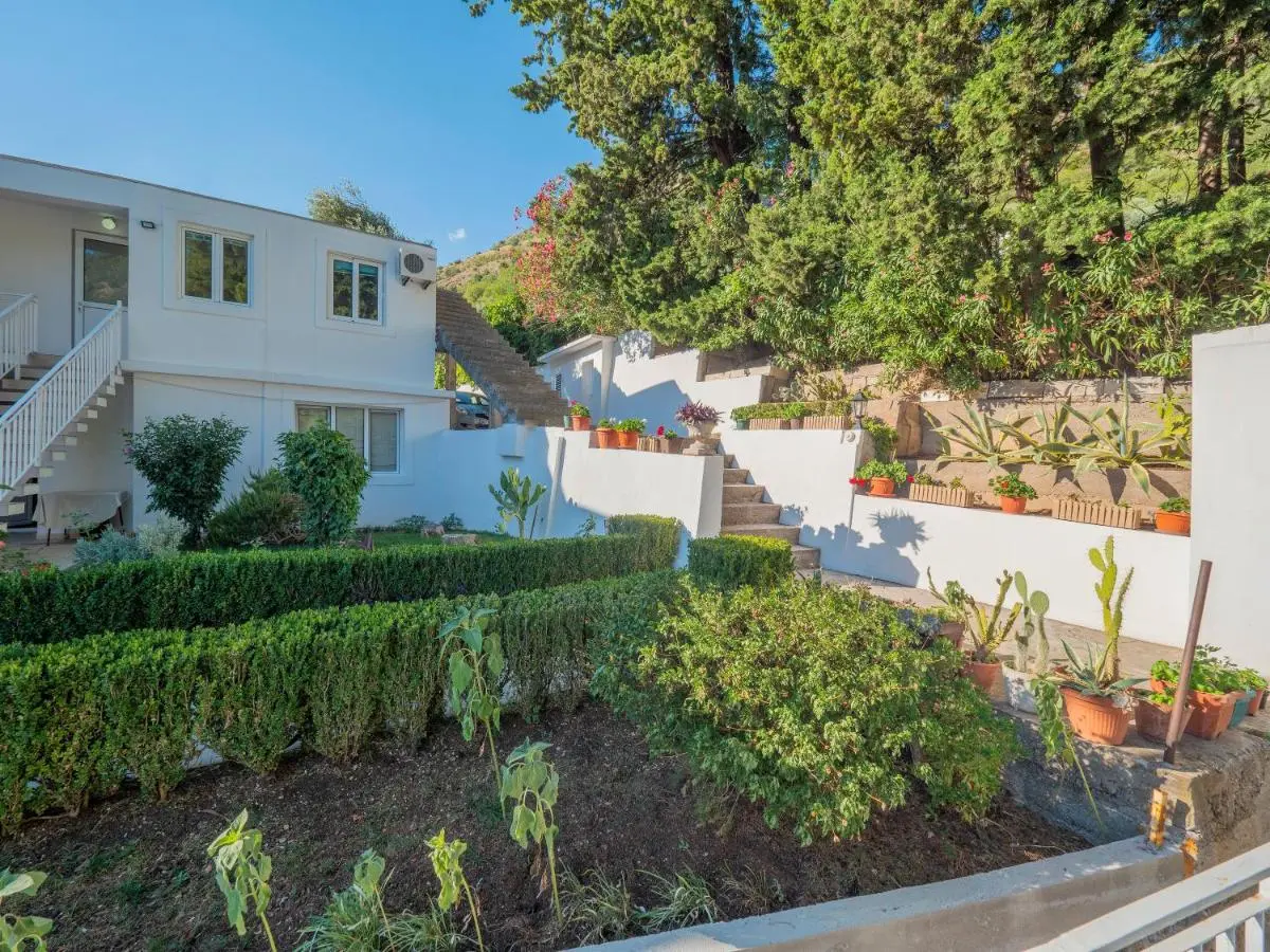 Image 5 of Tomy Garden House