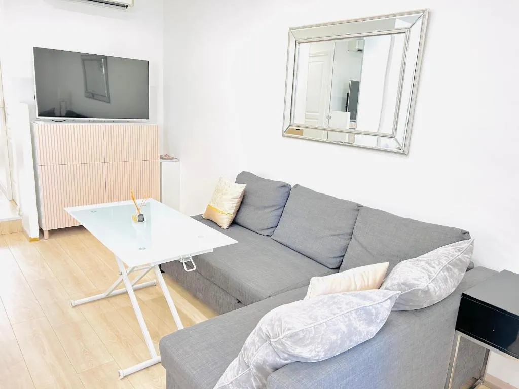 Image 2 of 1 Bedroom flat with Balcony Cannes Center Croisette 6ppl