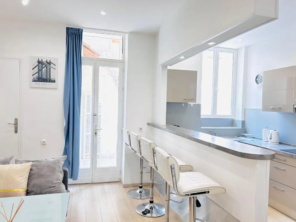 Image 1 of 1 Bedroom flat with Balcony Cannes Center Croisette 6ppl