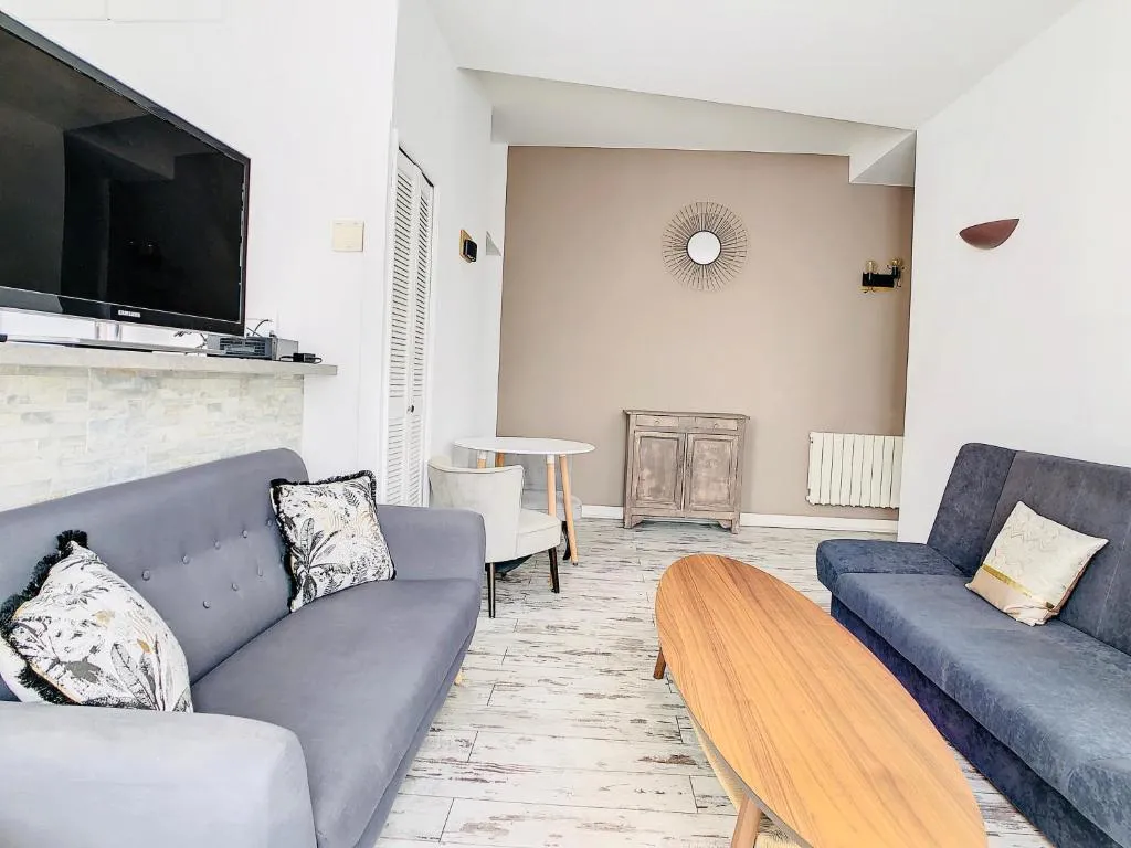 Image 2 of 2 Bedroom luxury flat Cannes Center La Croisette