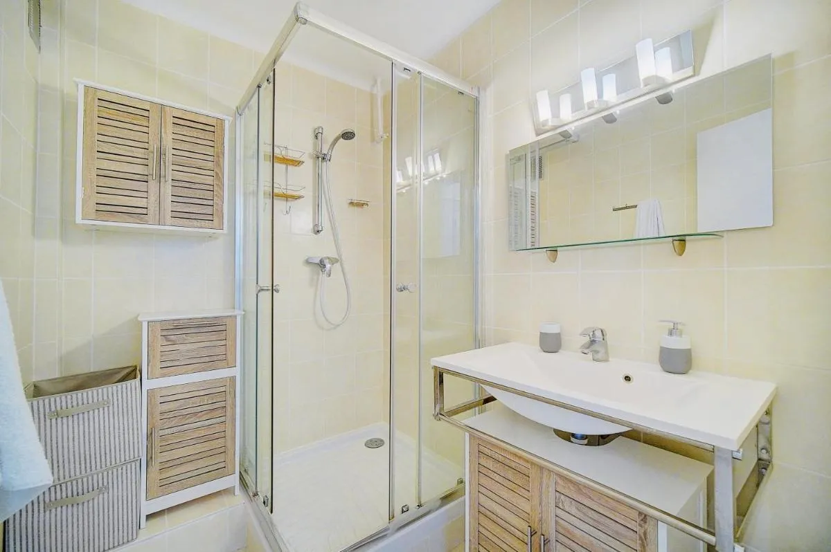 Image 2 of 2 bedroom luxury flat with Balcony Cannes Center