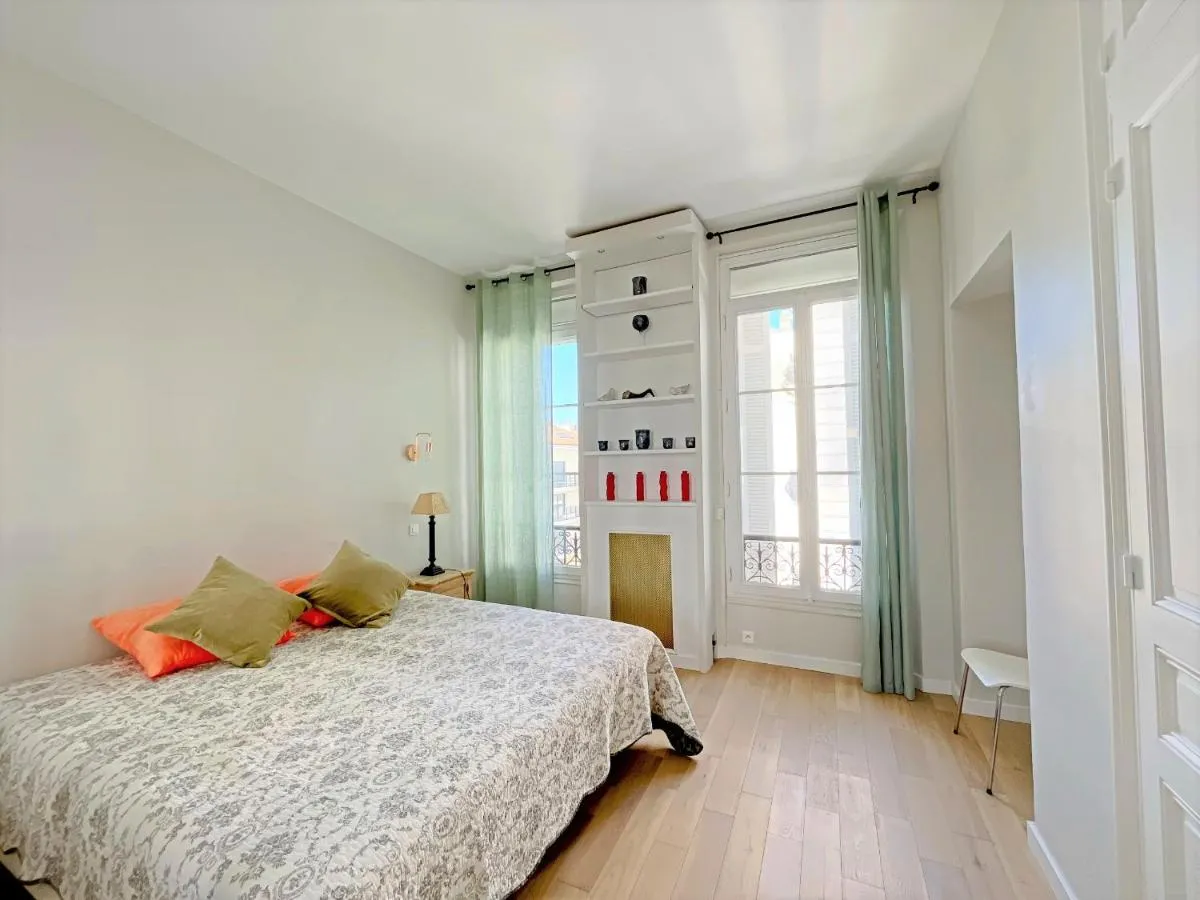 Image 6 of ARRIERE CROISETTE – APPARTEMENT MODERNE by ESTATES CANNES