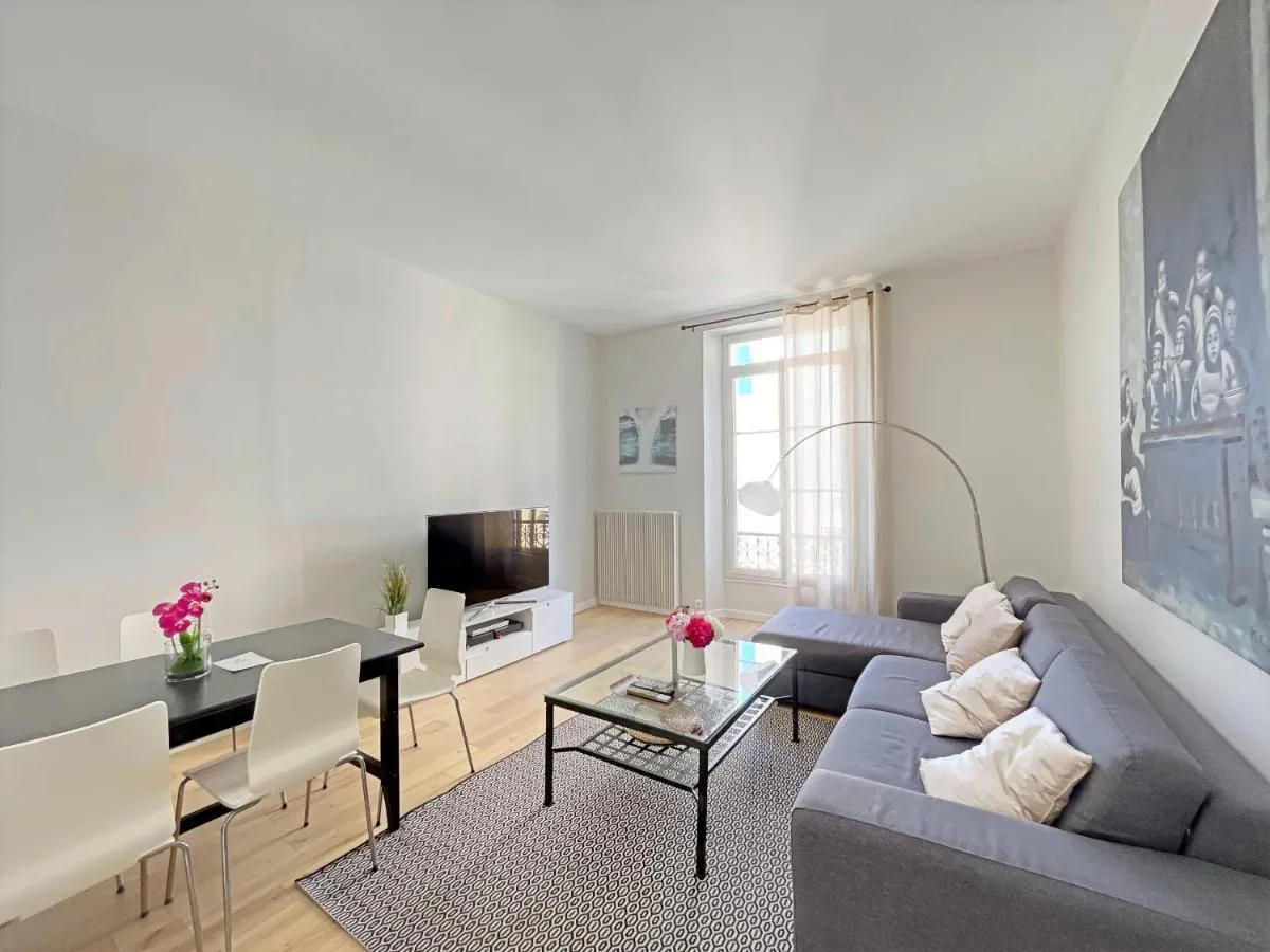Image 4 of ARRIERE CROISETTE – APPARTEMENT MODERNE by ESTATES CANNES
