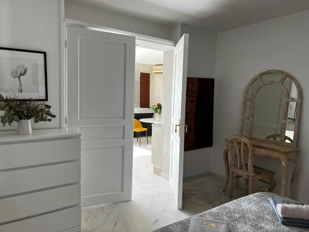 Image 4 of Apartment Borromees