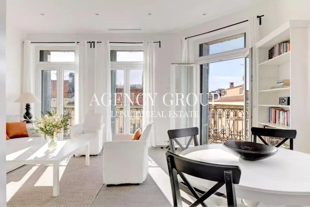 Image 3 of Appartement 3 pièces – Centre Cannes – Vue Suquet