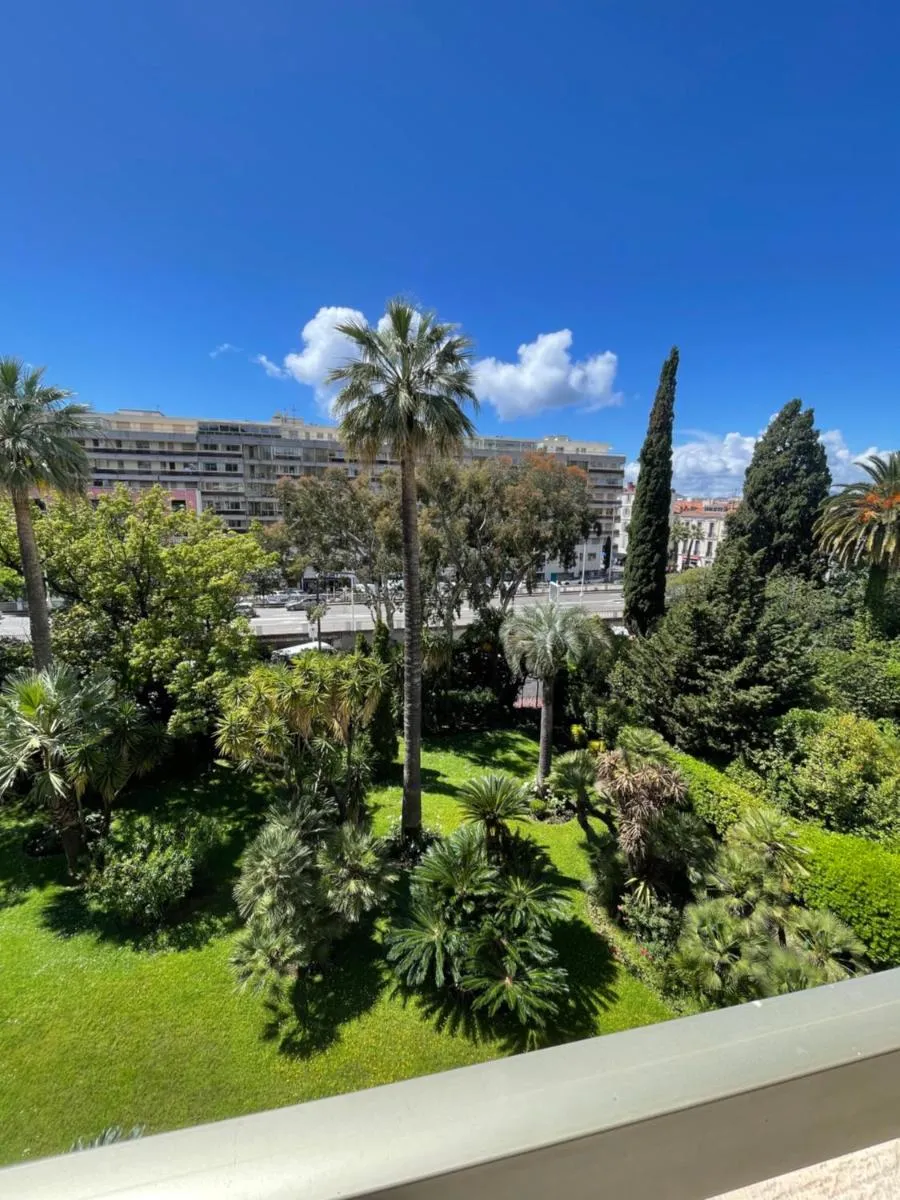 Image 2 of Appartement cannes Croisette