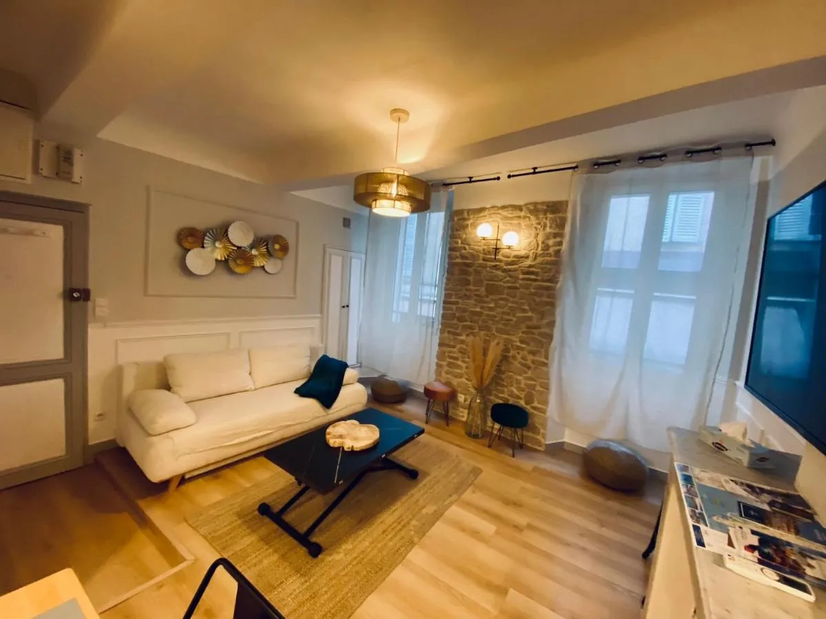 Image 4 of Appartement rénové Cannes Suquet