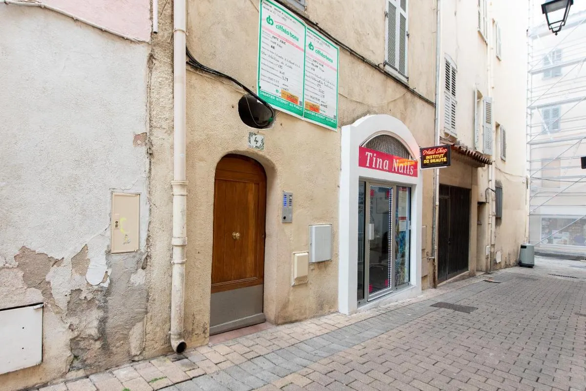 Image 5 of Beau 2 pièces dans la vieille ville de Cannes