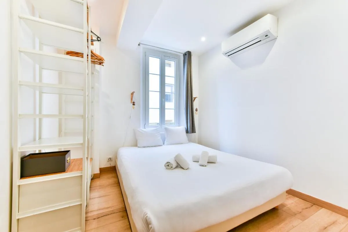 Image 1 of Beau 2 pièces dans la vieille ville de Cannes