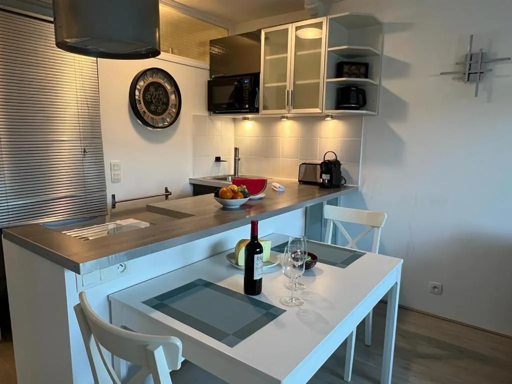 Image 3 of Beau Soleil Standing Presta