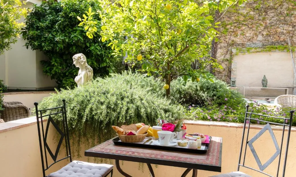 Image 4 of Best Western Premier Le Patio des Artistes Wellness Jacuzzi