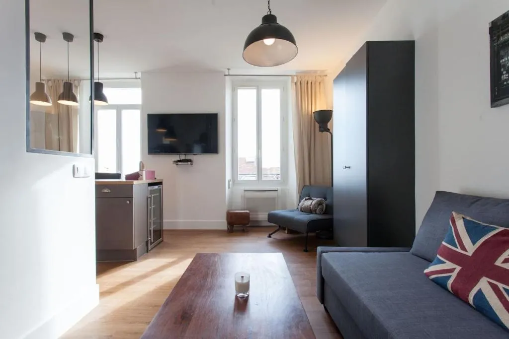 Image 1 of Budin Sea Cannes