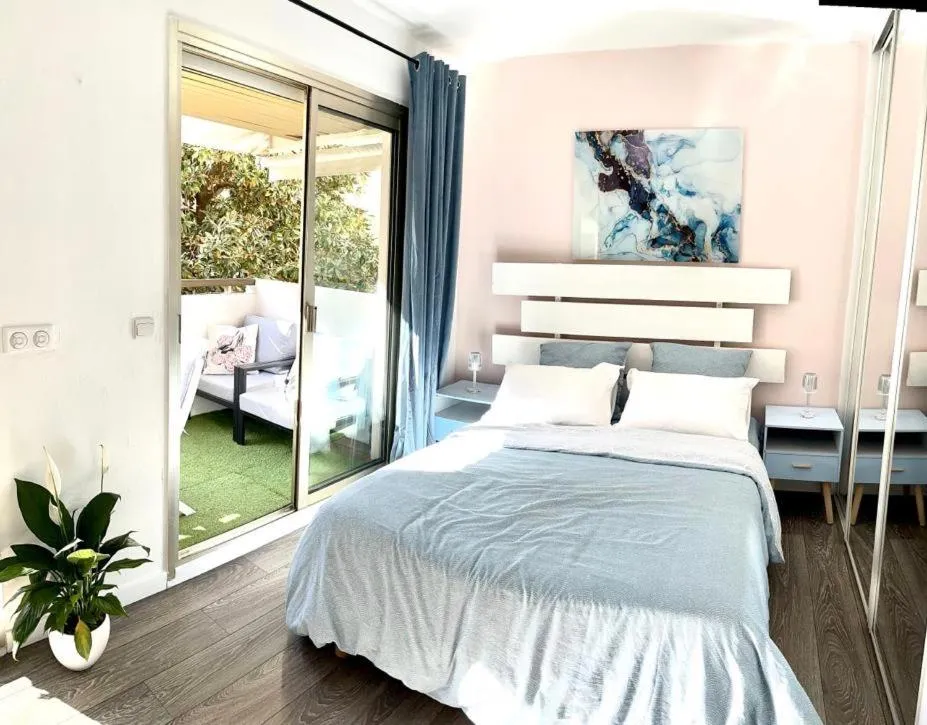 Image 2 of Butterfly-Palais des Festival-center-quiet-AC-Wi Fi parking