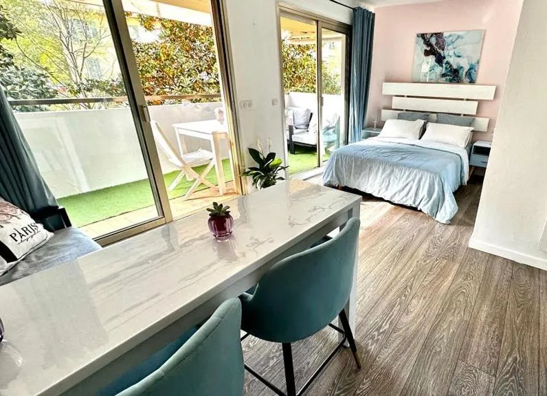 Image of Butterfly-Palais des Festival-center-quiet-AC-Wi Fi parking