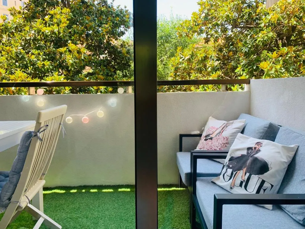 Image 5 of Butterfly-Palais des Festival-center-quiet-AC-Wi Fi parking