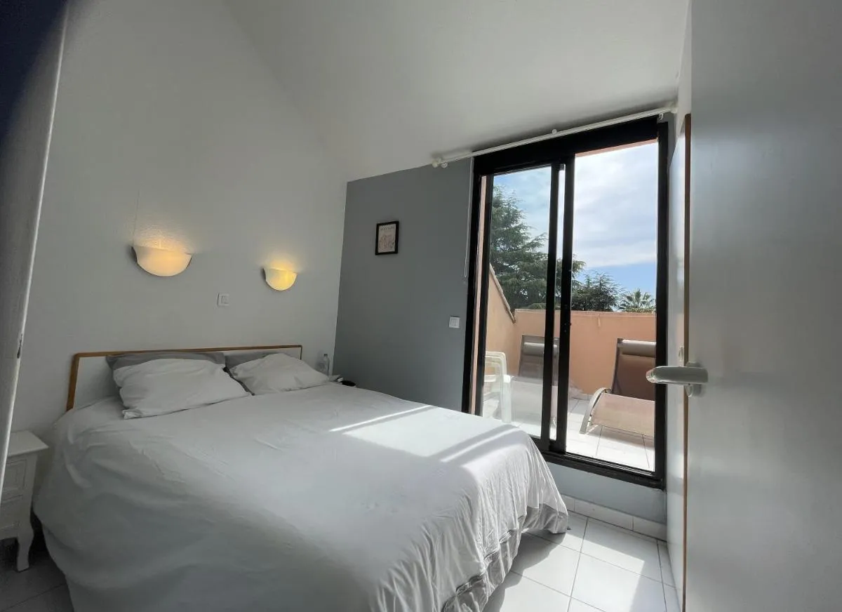 Image 1 of CANNES Duplex Piscine VUE Mer WI FI PARKING