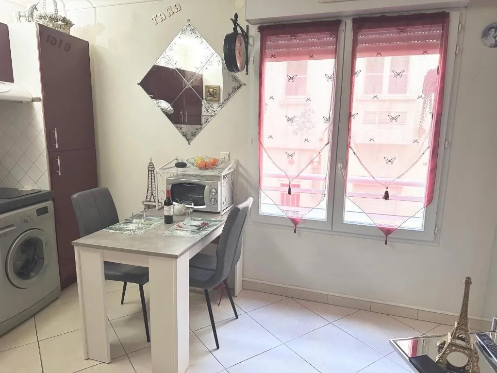 Image 4 of CANNES centre 5 minutes de la mer