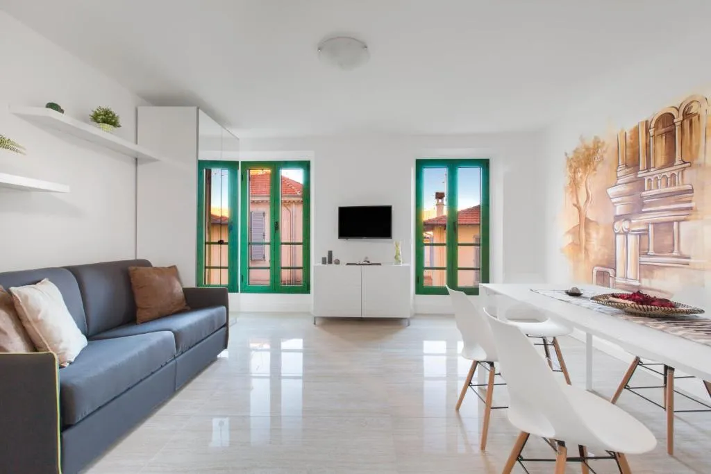 Image 2 of Cannes Old Town Suites