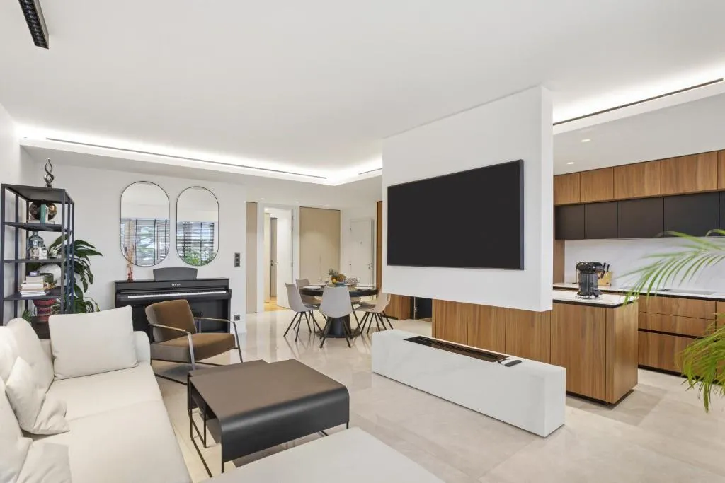 Image 2 of Cannes, St Michel Valetta