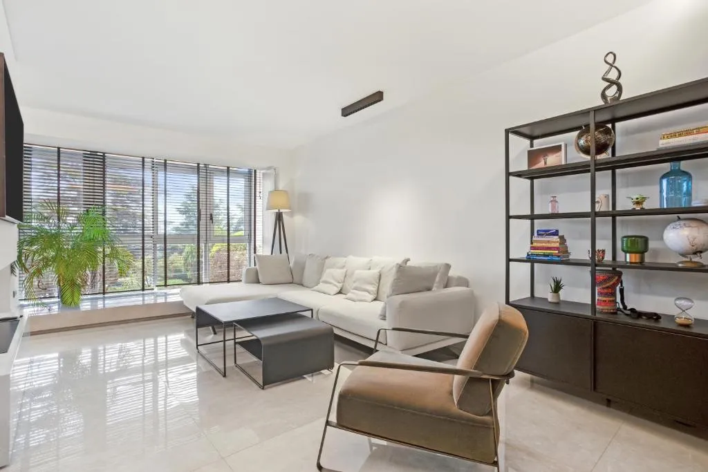 Image of Cannes, St Michel Valetta