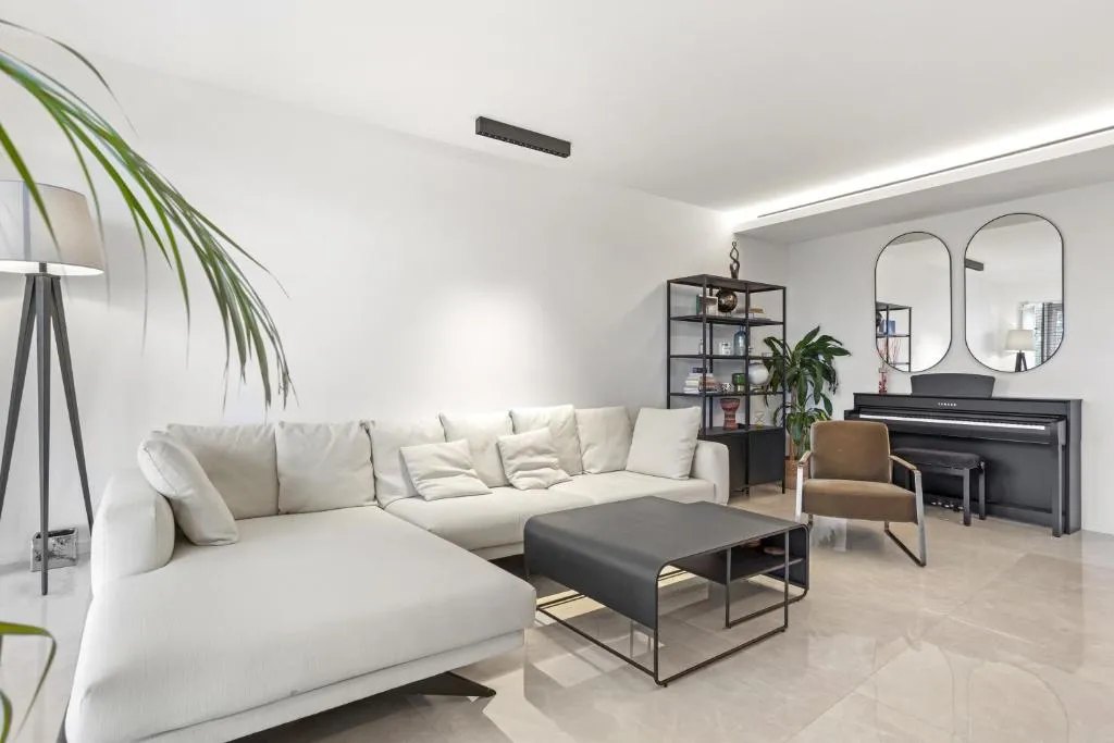 Image 5 of Cannes, St Michel Valetta