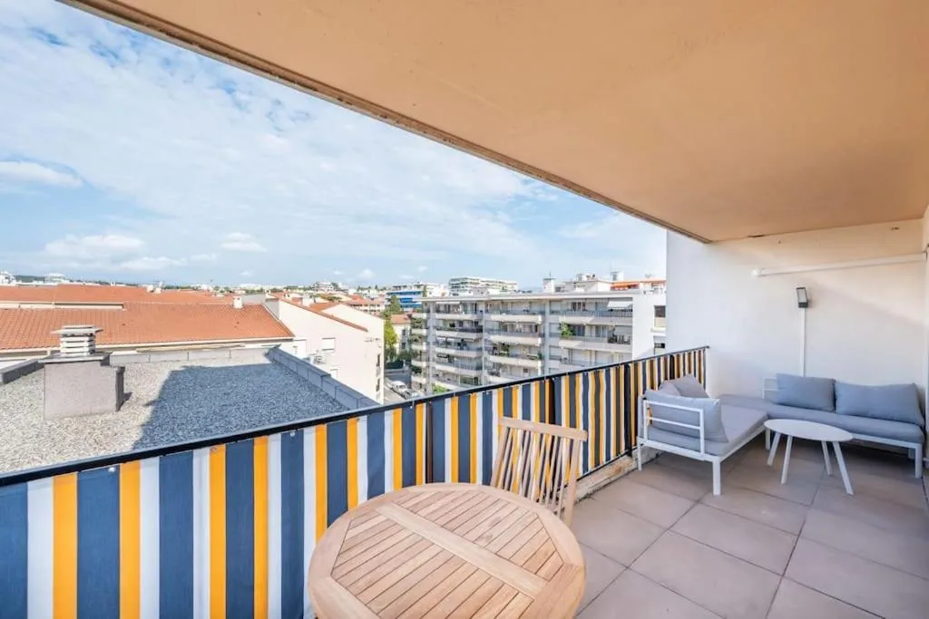 Image 5 of Cannes au Calme à 10 mn à pieds du centre, aperçue mer – Parking gratuit