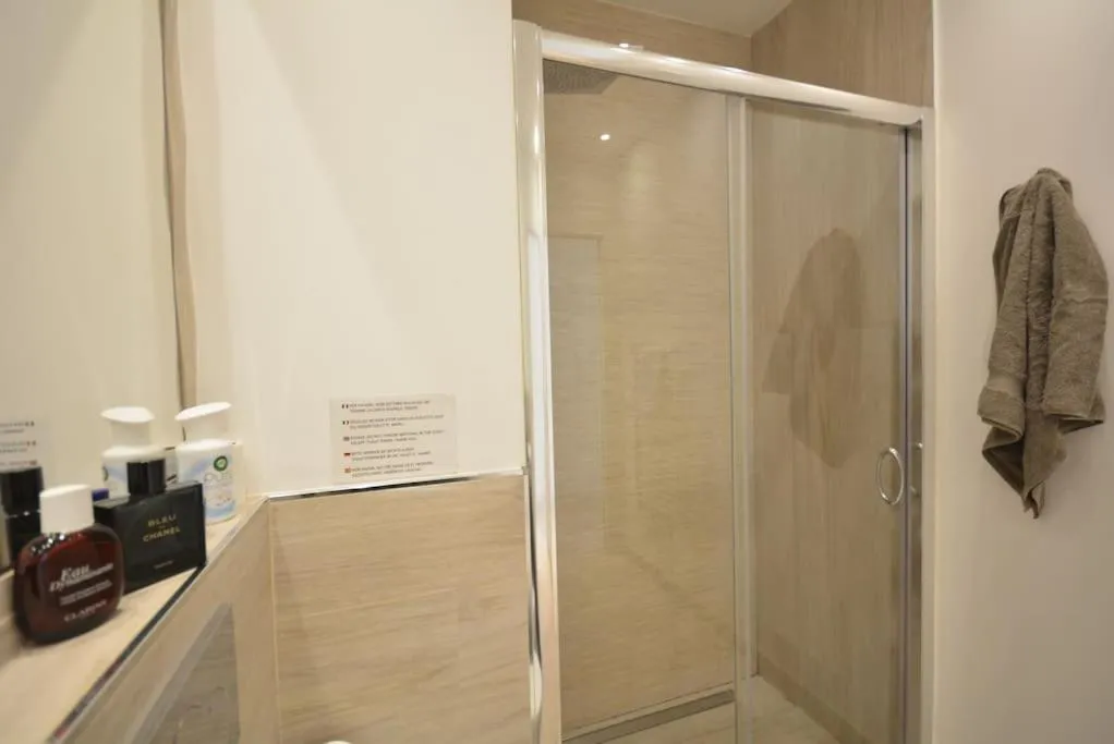 Image 4 of Carlton Suite avec lit King Size