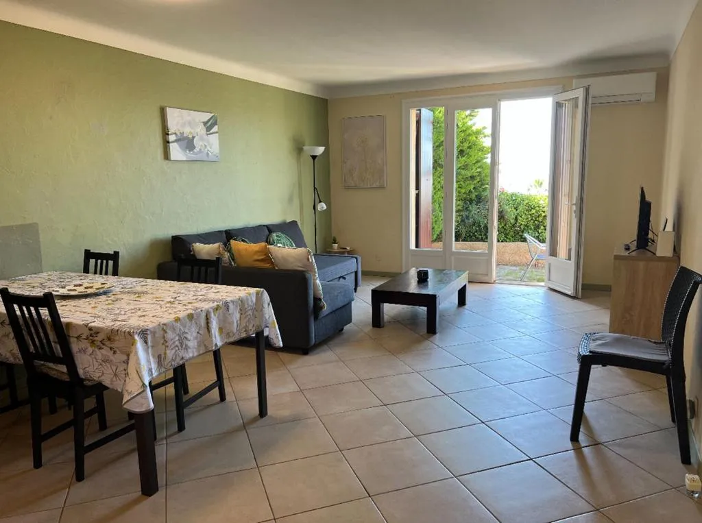 Image 2 of Charming Villa-Appartement Of 95 M2 With A View On The Sea