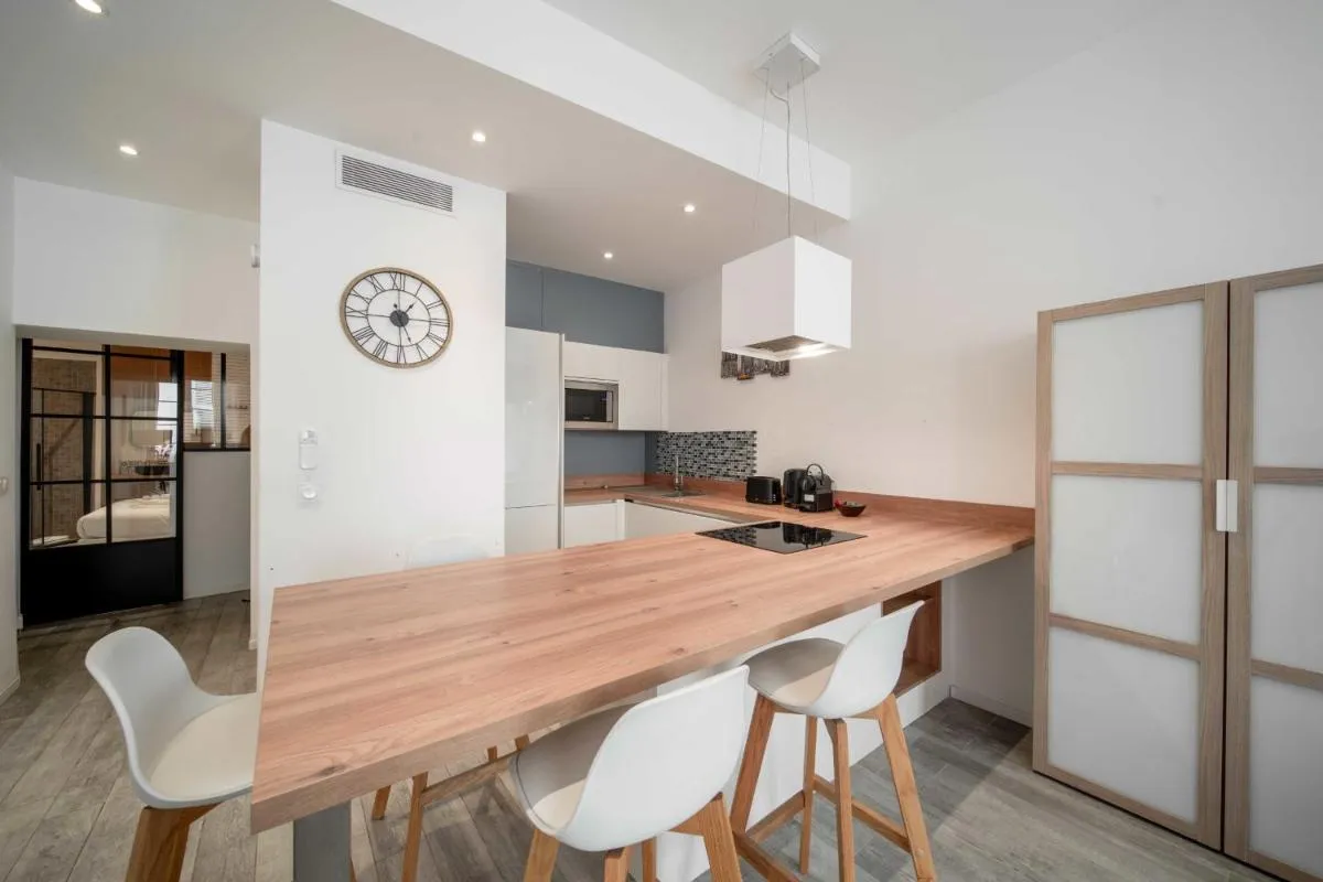 Image 2 of Charming flat 4 people – Meynadier – 100m Vieux port