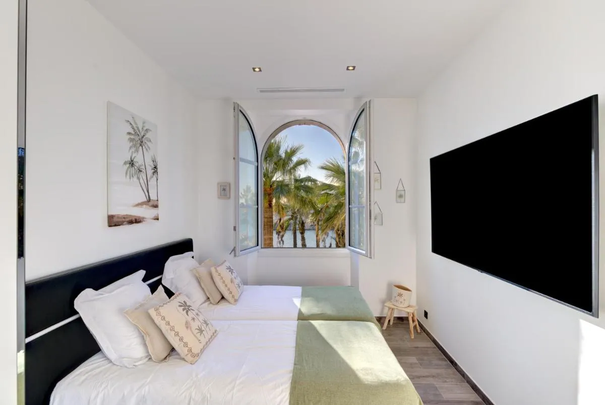 Image 1 of Cocoon in Cannes Sea View.