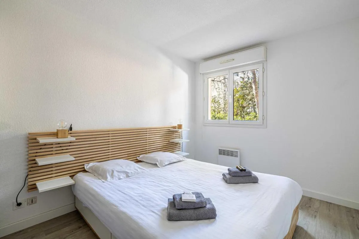 Image 6 of Comfort and serenity with AC Parking and Balcony