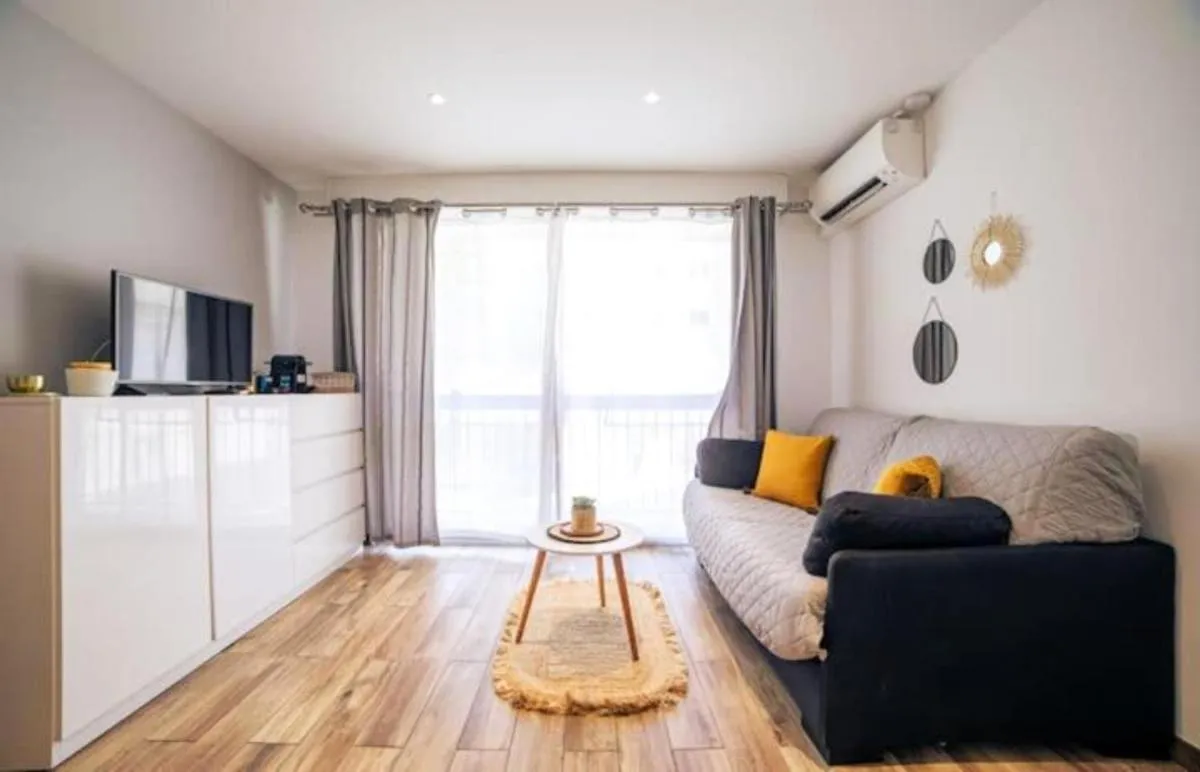 Image 4 of Cosy Center – Rue d’antibes – 200m plage- Clim – wifi – Unique