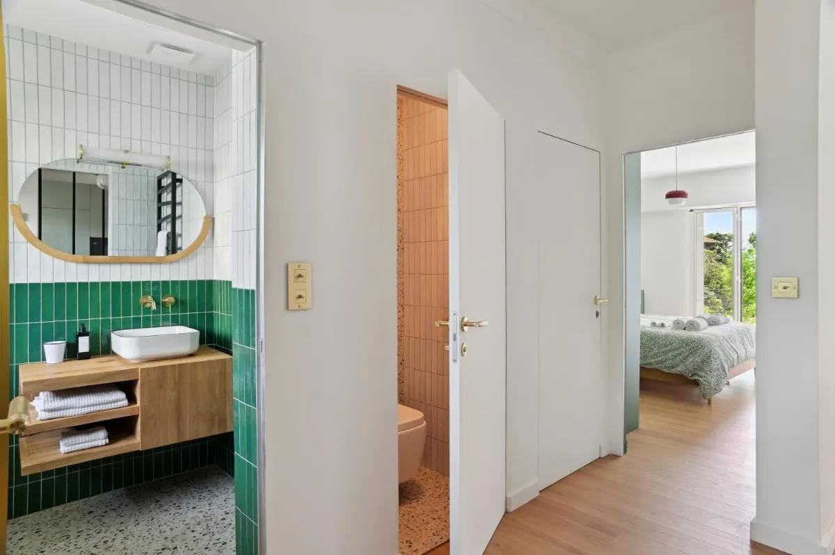 Image 6 of Designer flat, luxurious, close from Palais, terrasse, private garage, Air Conditoning