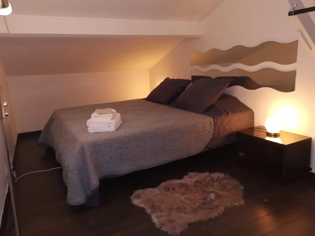 Image 3 of Duplex 3 pièces 4 couchages au Suquet à 2 mn à pied du port de Cannes, du centre, de la mer et du palais des festival