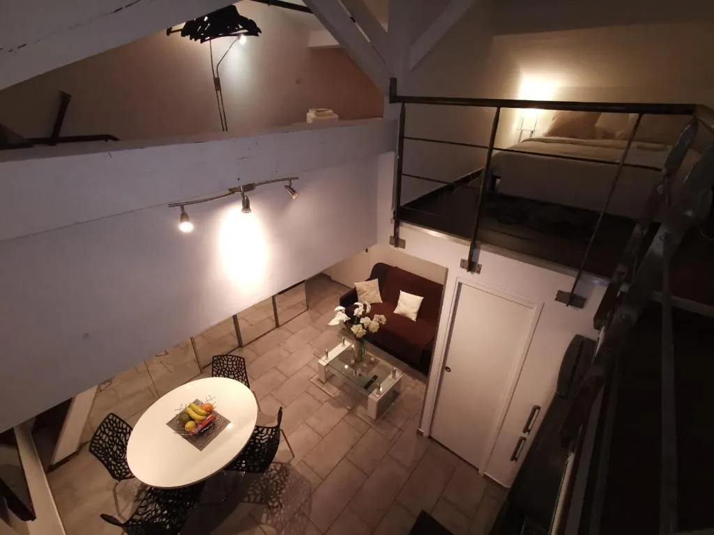 Image 1 of Duplex 3 pièces 4 couchages au Suquet à 2 mn à pied du port de Cannes, du centre, de la mer et du palais des festival