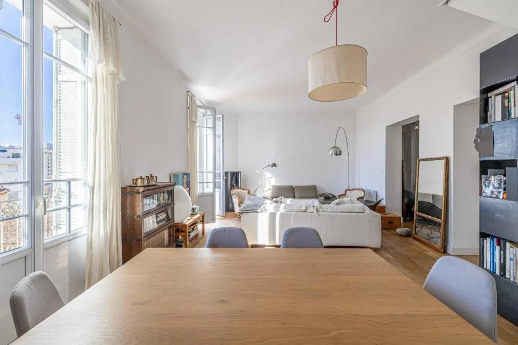 Image 2 of Duplex elegant just a stone’s throw from the heart of Cannes