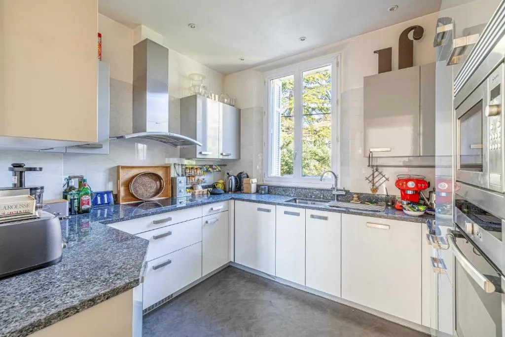 Image 3 of Duplex elegant just a stone’s throw from the heart of Cannes