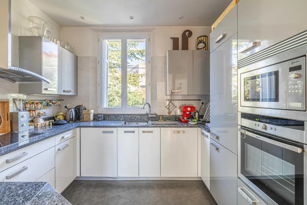 Image 4 of Duplex elegant just a stone’s throw from the heart of Cannes