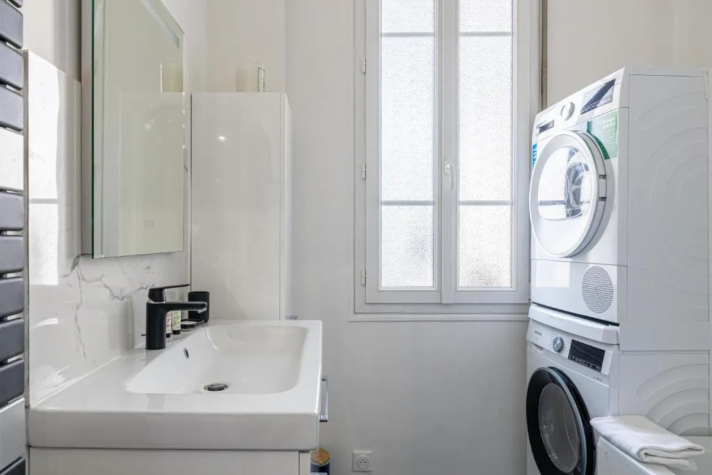 Image 4 of Grand Appartement 3P * Cannes *Congrès et loisirs