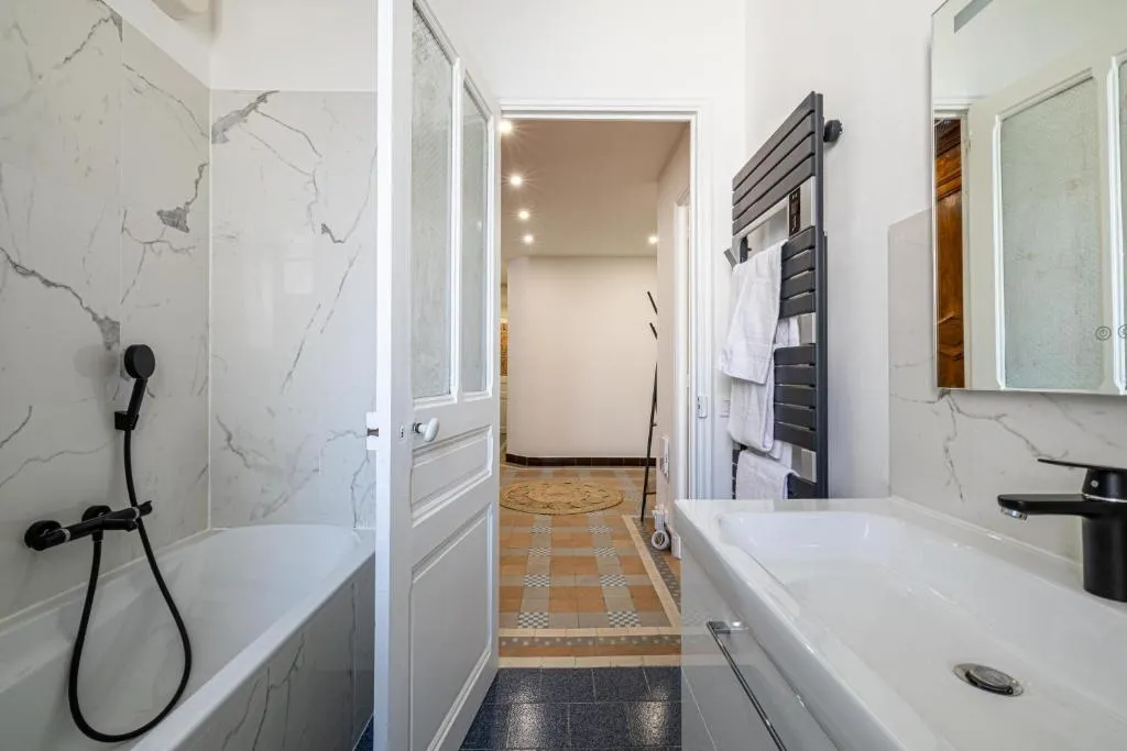 Image 5 of Grand Appartement 3P * Cannes *Congrès et loisirs