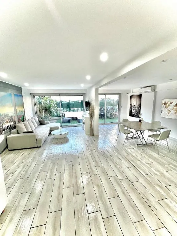 Image of Grand appartement proche palais