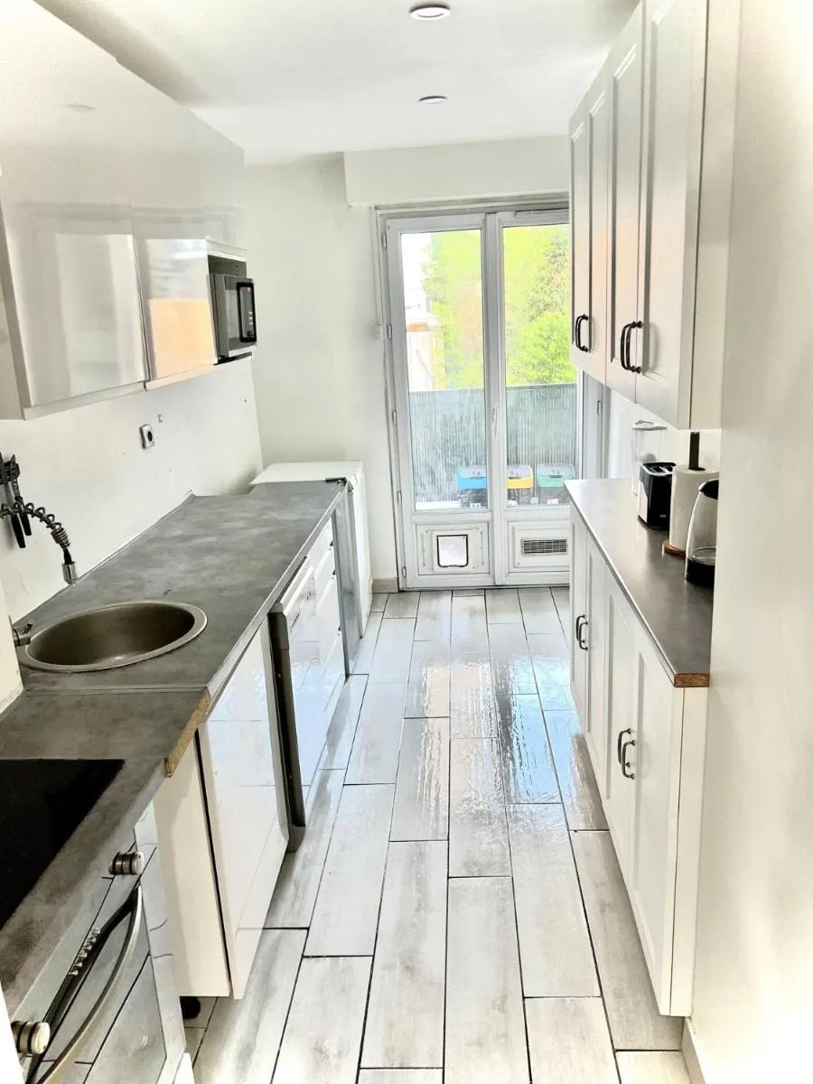 Image 1 of Grand appartement proche palais