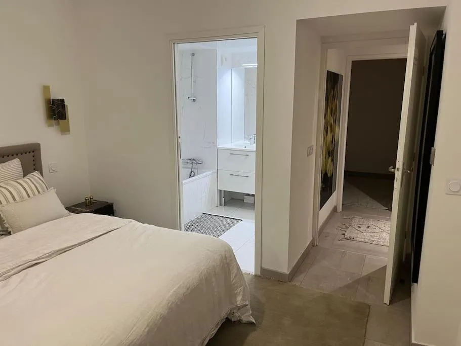 Image 1 of Horizon Bay – Pool – Fitness Room – Terrace