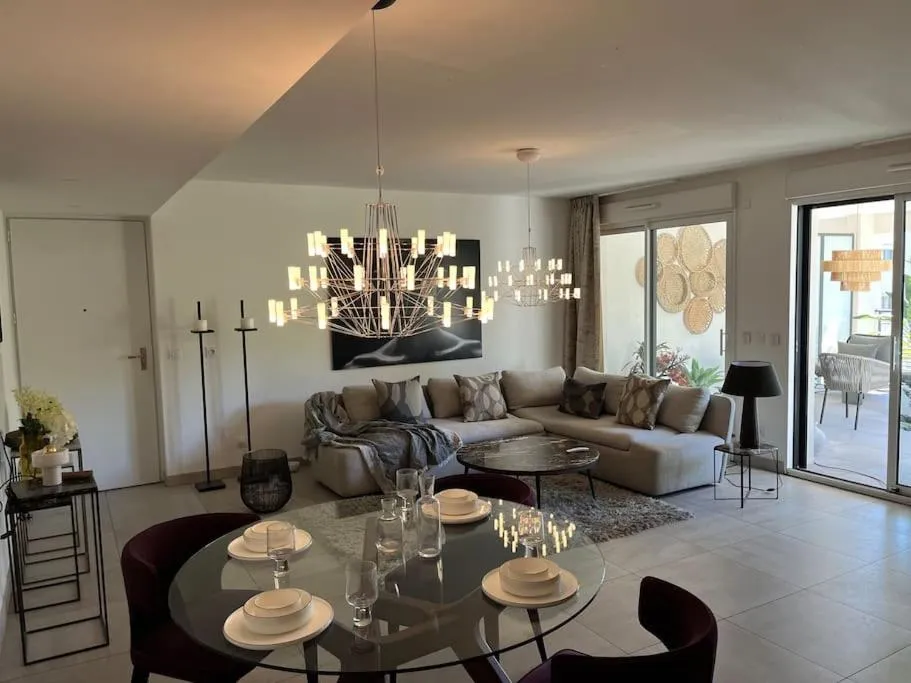 Image of Horizon Bay – Pool – Fitness Room – Terrace