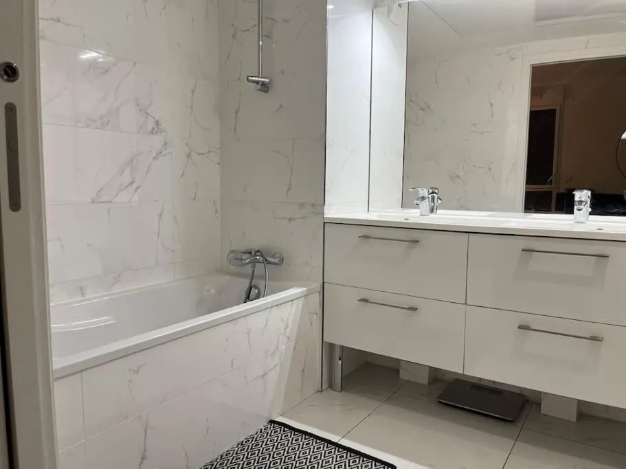 Image 2 of Horizon Bay – Pool – Fitness Room – Terrace