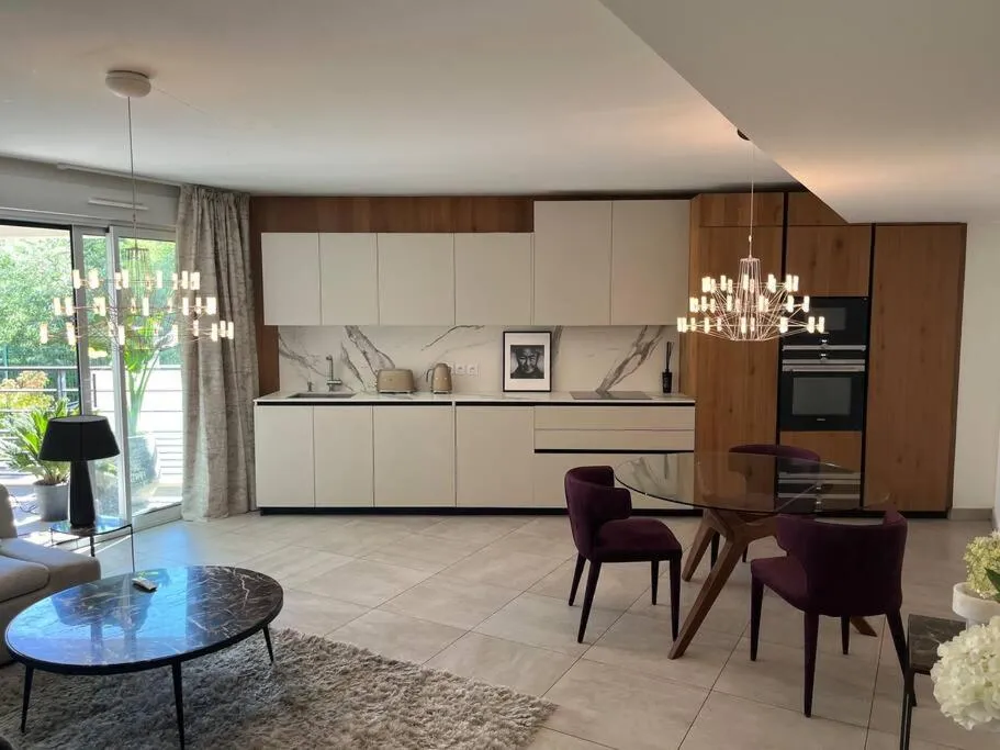 Image 4 of Horizon Bay – Pool – Fitness Room – Terrace